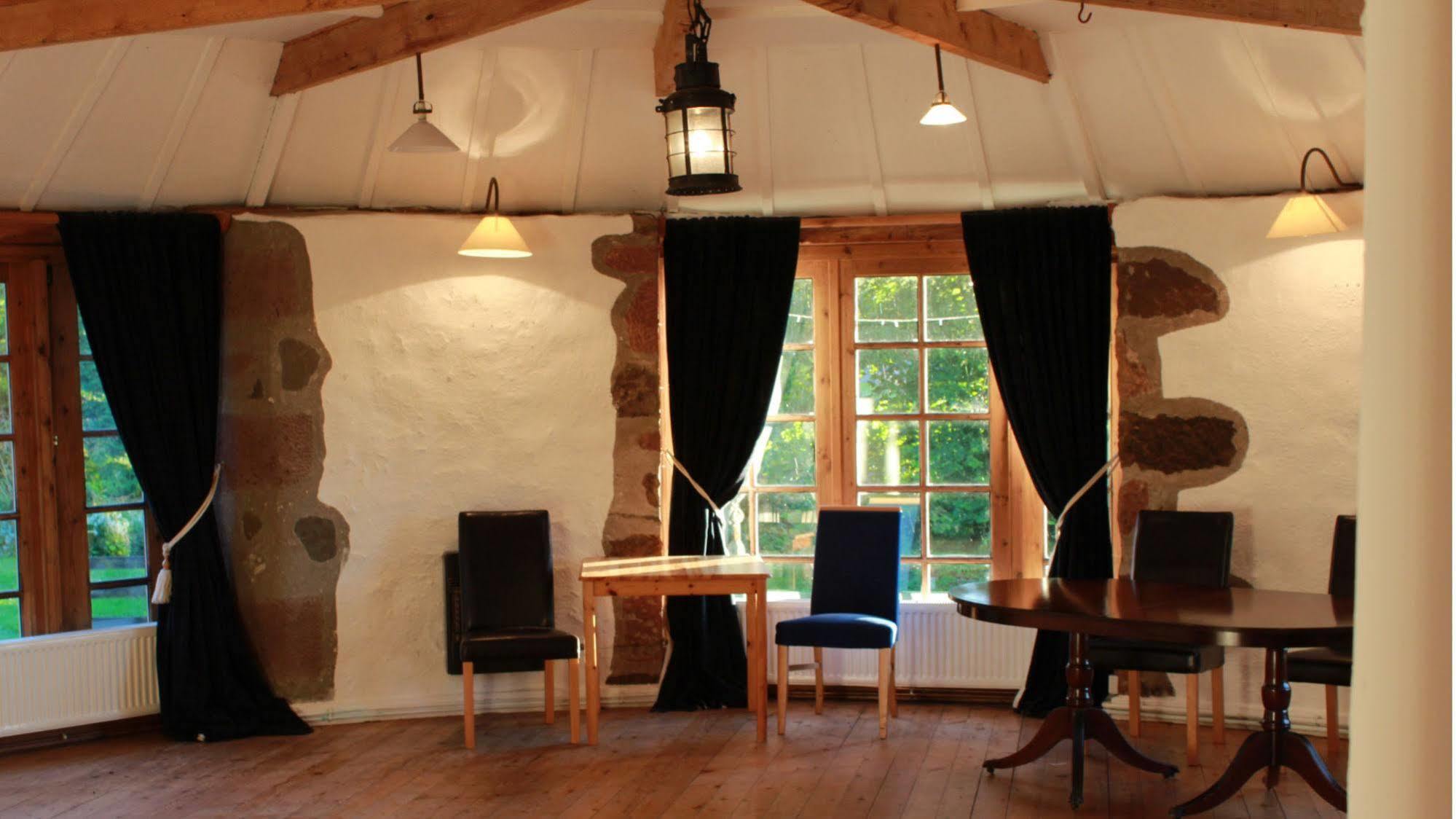 Lodge At Lochside Bridgend of Lintrathen Ngoại thất bức ảnh